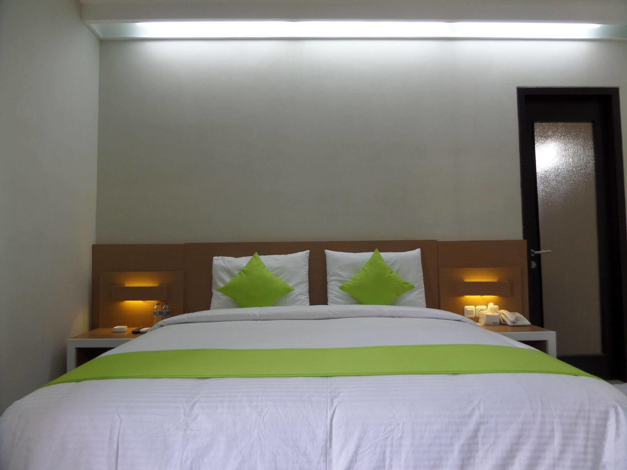 Shinta Guesthouse Маланг Екстериор снимка